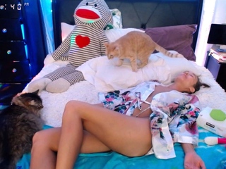 Amateur Webcam Cute Teen Plays Solo With Big Dildo
