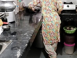 Kichen Me Step Sister Ko Nanga Kar Ke Pel Diya