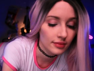 Masturbating Loving Babe Solo Toy Plays With Enthusiasm
