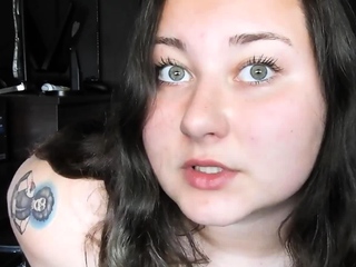 Naked Amateur Webcam Girl Fingering Her Pussy Live On Camera