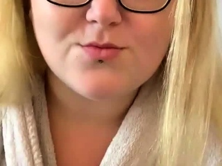 Fat Mature Webcam Chick Making Herself Cum With A Vibrator
