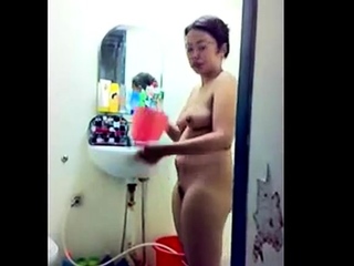 Indonesia- Rakam Ceweknya Mandi