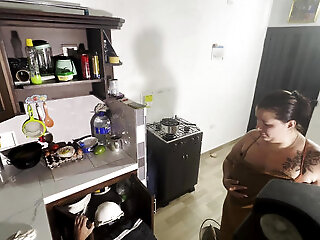 A Very Hot Girl Fucked The Plumber For Payment