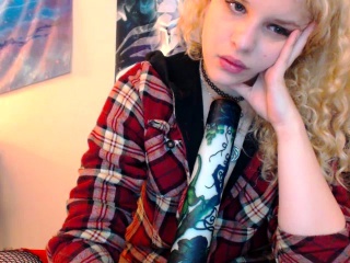 Amateur Raven Teen Has A Gaping Hole