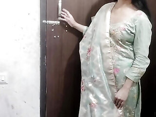 Chachi Ki Big Bobs Daba Kar Bathroom Me Pakad Ke Pel Diya