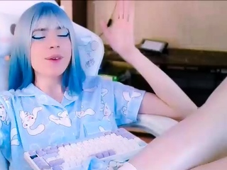 Hot Amateur Webcam Teen Masturbates For Their Fans