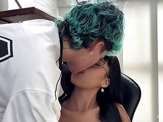 Tienes El Toto Dandole Con El Domi Hasta Que Saque Un Delicioso Squirt - Lesbian Fingering And Gordo