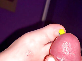 Amateur Close Up Footfetish Cum On Feet