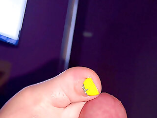 Amateur Close Up Footfetish Cum On Feet