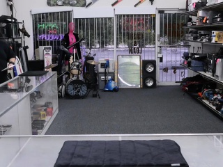 A Pawn Guy Have A Taste Of French Pussy