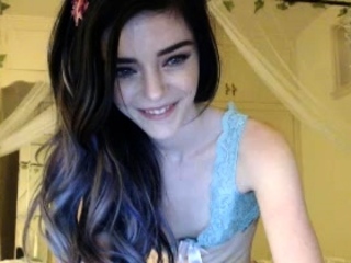 Hot Amateur Webcam Teen Masturbates For Their Fans