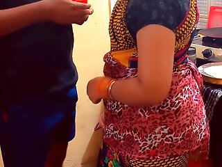 Bhabhi Khana Paka Raha Tha Ushe Zabardasti Karke Chud Diya