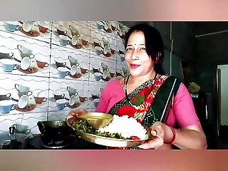 Newly Married Bhabhi Seduce By Bra Seller In The Home