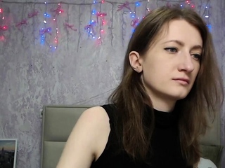 Brunette Amateur In Bra Chatting On Webcam