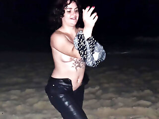 Naughty Teen Got Naked In The Sea At Night While Her Boyfriend Filmed