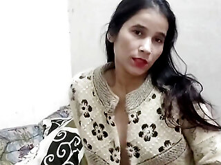 Desi Aunty Ko Saman Dene Ke Bahane Pel Diya