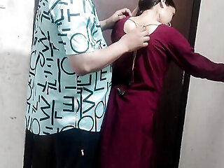 Cute Sister In Law Ko Bathroom Me Jabar Chuchi Daba Kar Pela