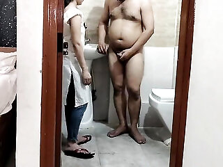 Big Step Brother Ko Muth Marte Bathroom Me Dekh Liya