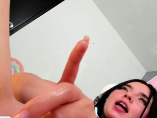 Cute Amateur Webcam Teen Girl Toying Pussy On Webcam