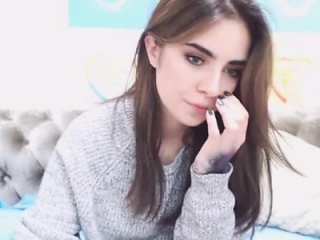 Pretty Tatted Teen Showing Her Pussy On Cam
