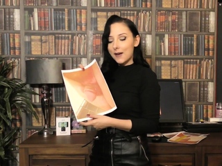 Teasing Lady Talks Dirty About Dicks